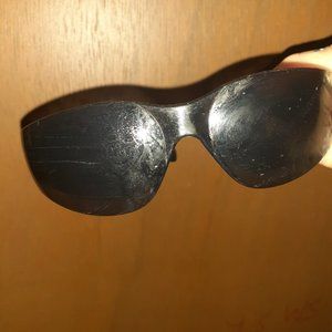 BLACK SUNGLASSES